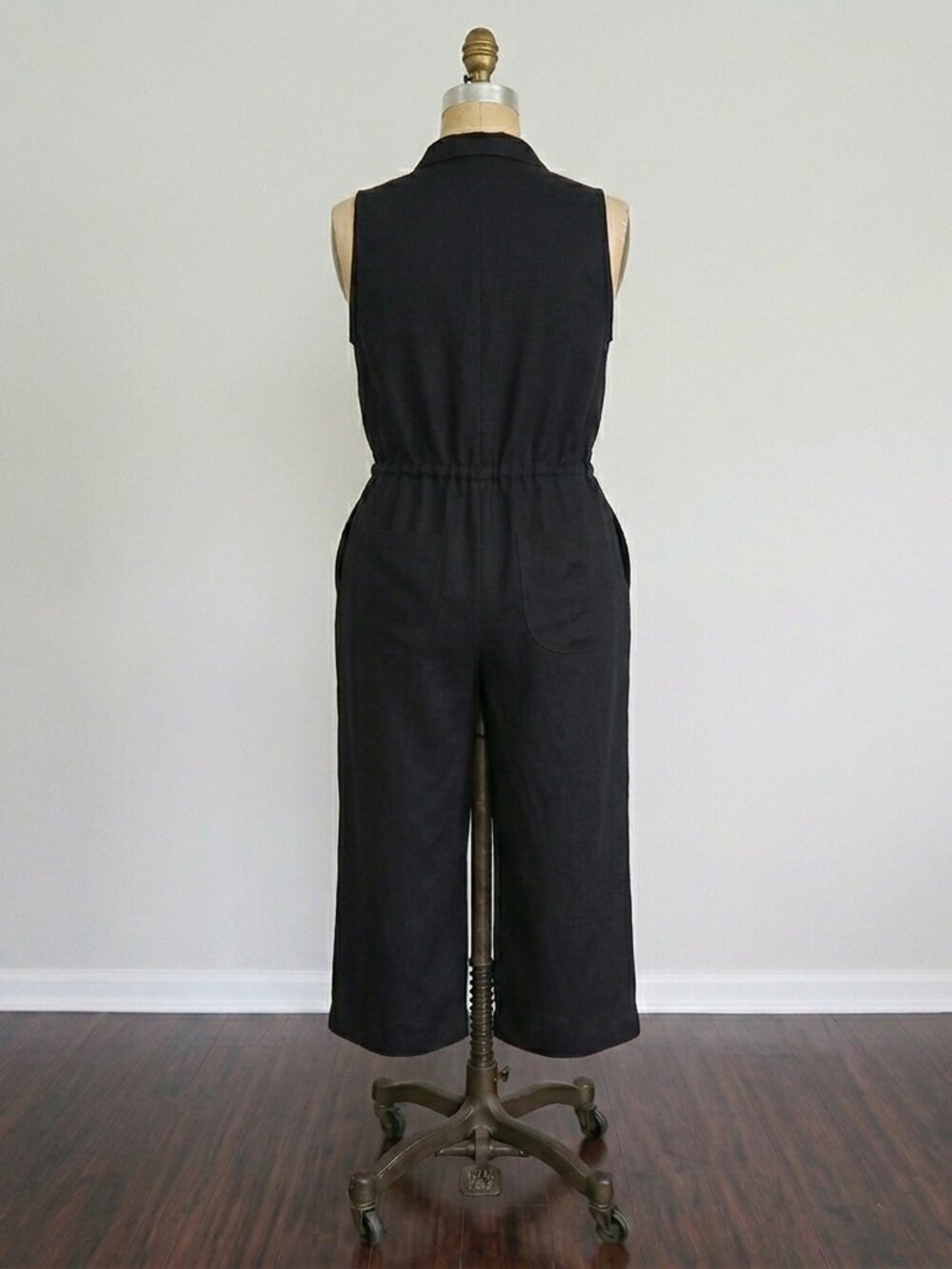 Plus Size Linen Blend Black Wide-leg Cropped Jumpsuit - Picture 2 of 11